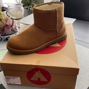 9 cognac pull on bootie